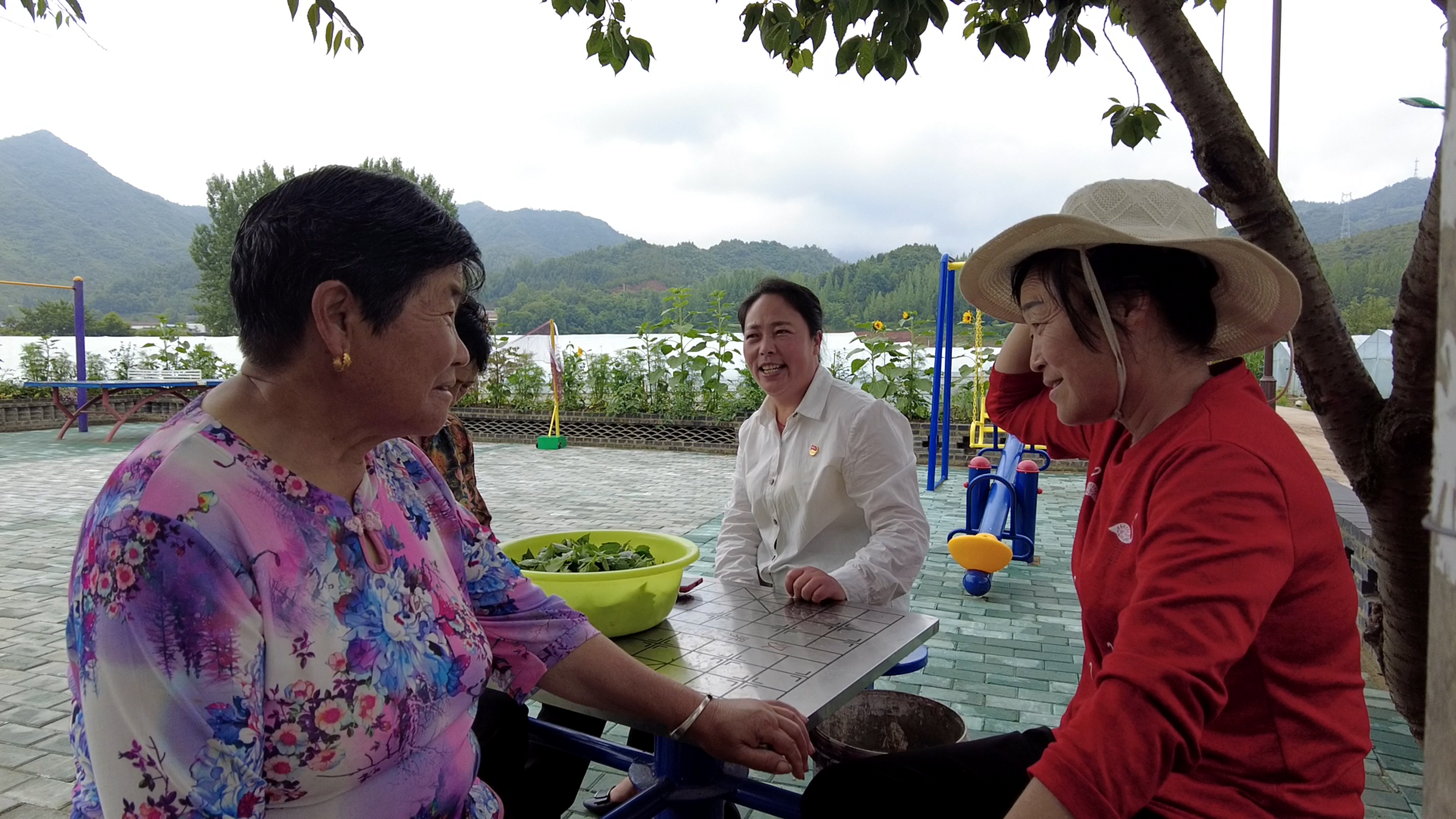 《党旗飘飘》周萍：“热心组长”用行动诠释党员担当