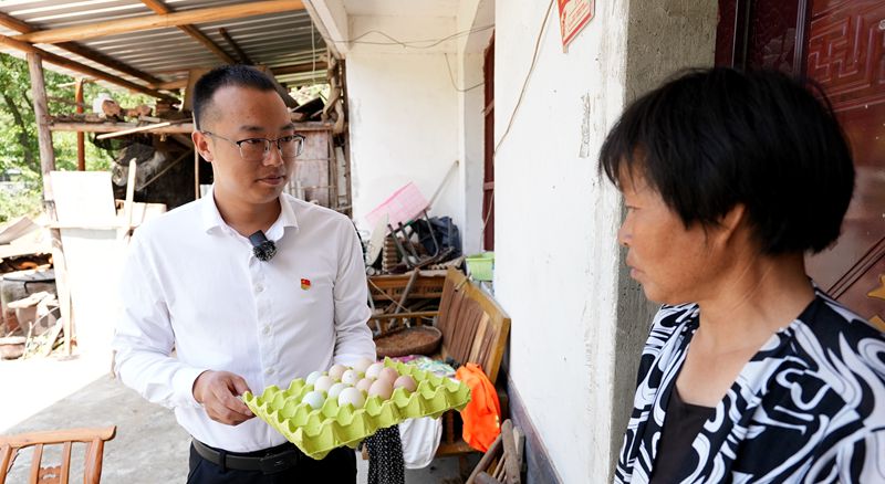 《党旗飘飘》 桂元平：直播间里的“抖音”书记