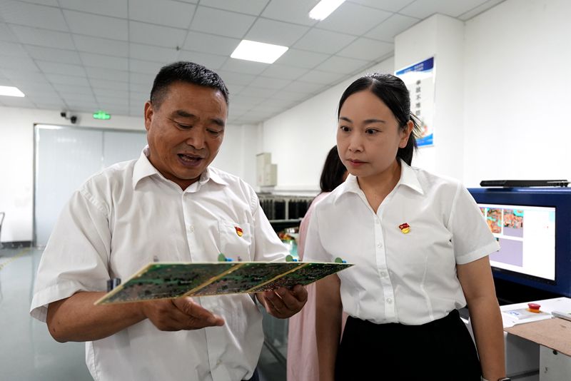 《党旗飘飘》戢瑞:  为新兴领域党建工作注入“红色动力”