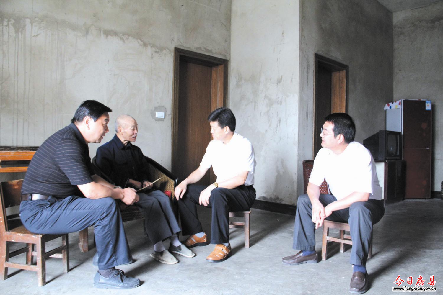 市委常委 统战部长彭承志来我县走访慰问党员