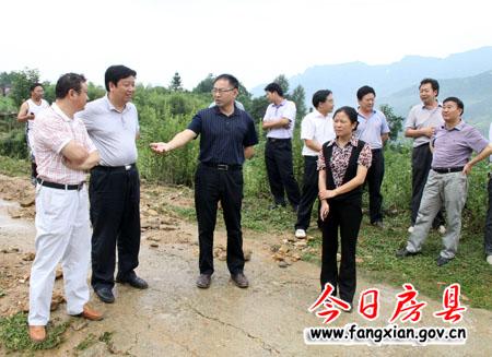 朱光洪深入万峪河乡查看暴雨灾情