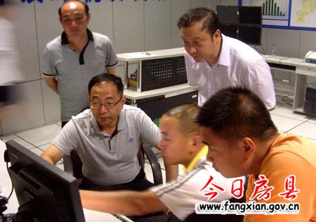 朱光洪雨夜赴气象局指导防汛工作