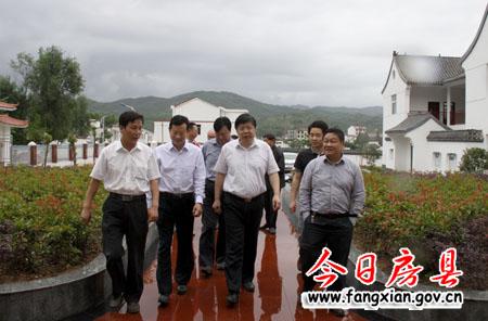 省低保办主任刘四海来我县检查社会救助工作