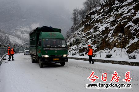 县交通运输局全力除雪保畅
