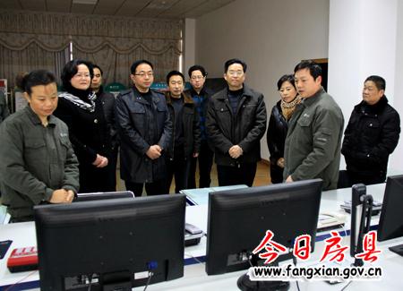 朱光洪看望慰问一线职工和困难群众