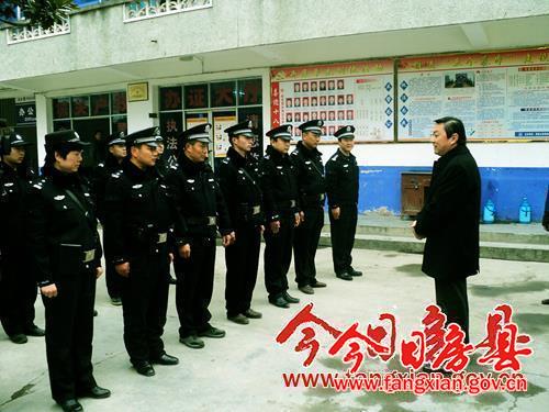 房县警民和谐迎新年