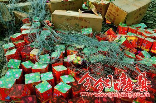 房县春节前夕清剿销毁一批烟花爆竹