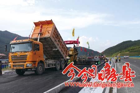 高温下的奉献——“十房”高速公路工人冒酷暑施工掠影