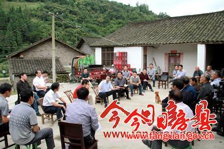 巩固活动成果  实施精准扶贫  为民办实事办好事