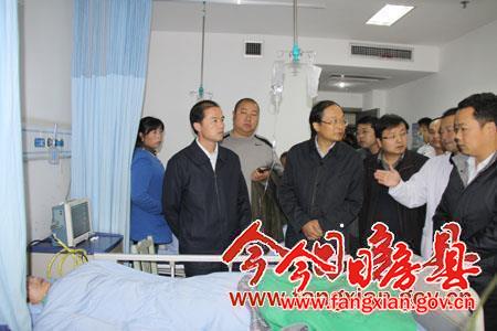 柯大成 蔡贤忠看望交通事故受伤群众