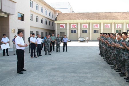 市县领导慰问驻房部队武警官兵