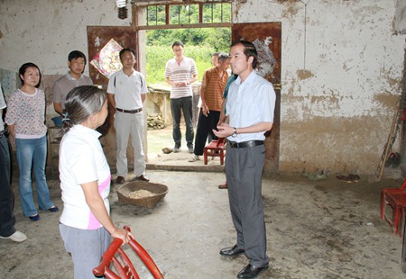 全面落实“四个精准” 打赢扶贫攻坚战