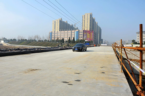 房县唐城大桥半幅通车