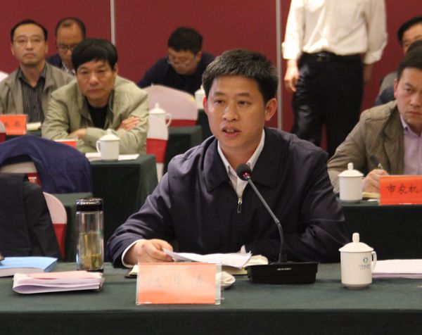 纪道清汇报房县精准扶贫工作