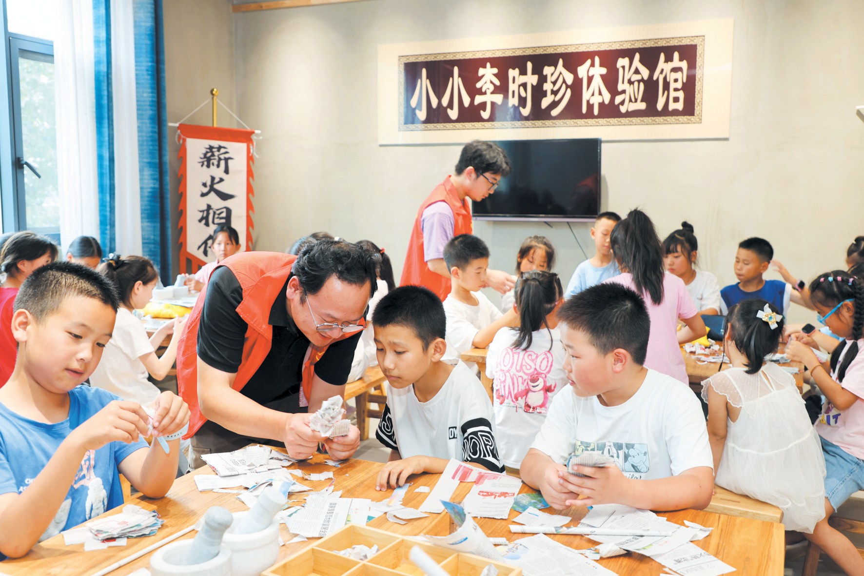 “希望家园”点亮七彩暑假