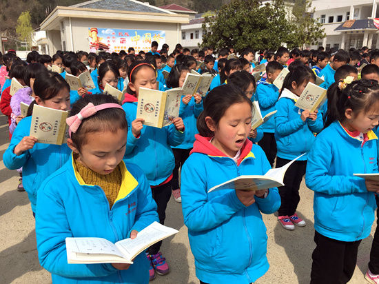窑淮学校开展“国学经典诵读”活动