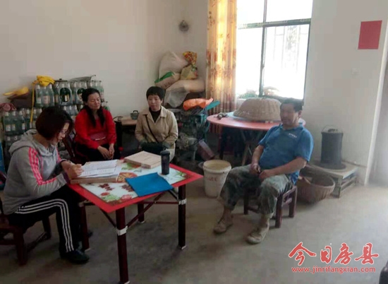 房县教育局“扶贫日”走村入户