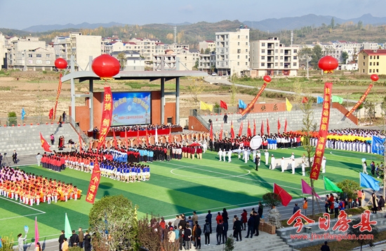 房县成功举办第十三届中学生田径运动会