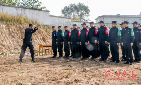 房县开展全警实弹射击训练