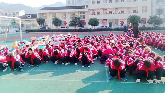 城关四中开展防震减灾疏散演练