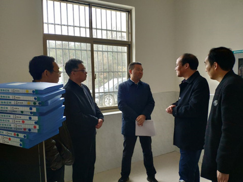 肖大有指导红塔镇李湾村精准扶贫工作