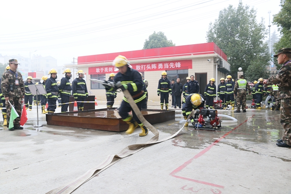 房县举办政府专职消防队执勤岗位练兵比武活动