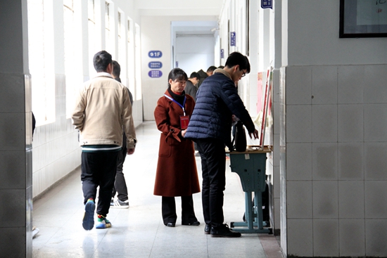 我县2018年面向社会和随军家属公开招聘事业单位工作人员统一考试正式开考，超1600名考生参加考试