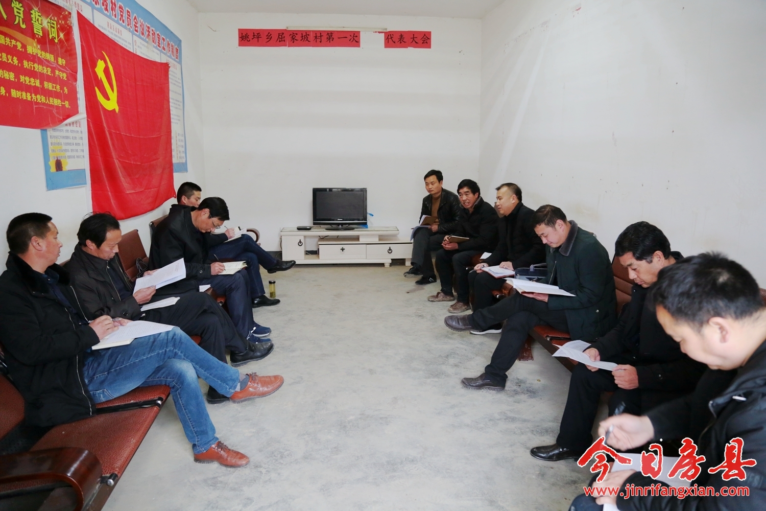 县交通局前往姚坪乡屈家坡村开展精准扶贫对接工作