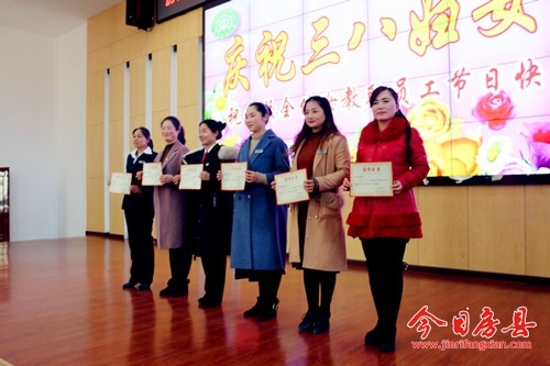 房县东城小学开展“庆三八”演讲活动