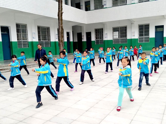 上龛学校乡村少年宫让农村孩子受益