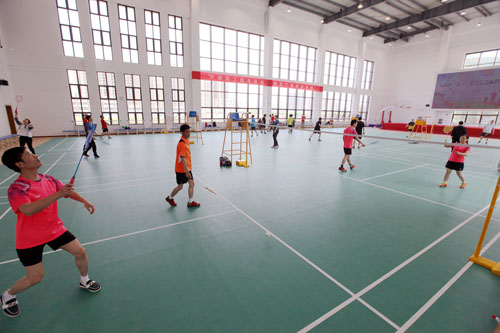 房县庆“五一”职工运动会开幕