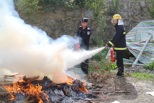 窑淮镇卫生院开展消防安全演练