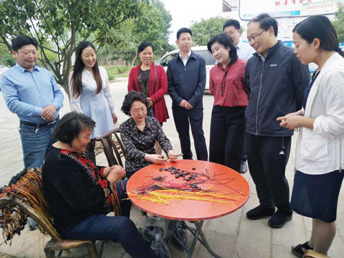 省妇联副主席高勤来房调研妇联改革工作