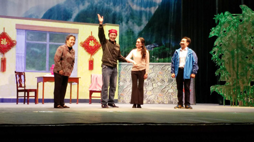 我县举行精准扶贫小戏专场汇报演出