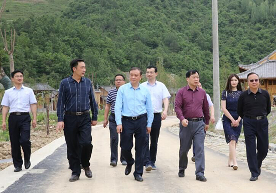 省人大常委会副秘书长王润涛一行深入土城黄酒村调研