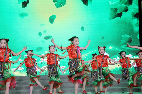房县举办“六一”儿童节文艺汇演