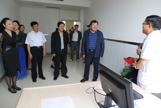 王家波一行看望各行业科技工作者