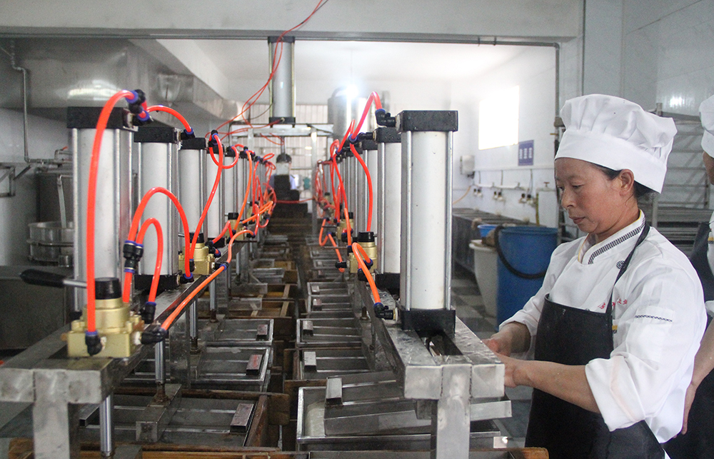 房县颁发首张豆制品小作坊生产许可证