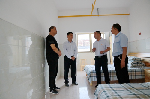 纪道清到姚坪乡肖家沟村开展“五大活动”