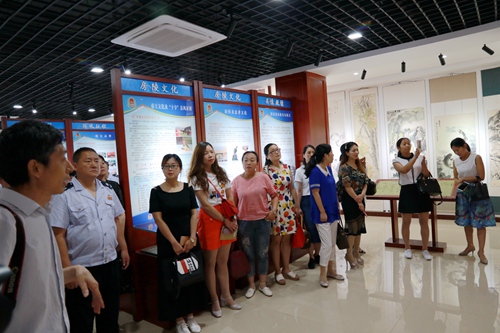 房县国地税联合开展“纳税人开放日”主题活动