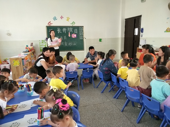 青峰镇中心幼儿园积极探索“家园育儿”新模式