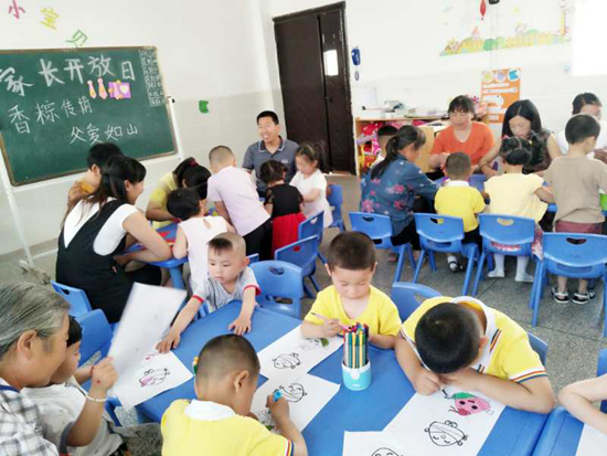 青峰镇中心幼儿园家长半日开放日活动