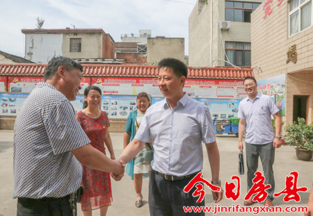 纪道清走访慰问基层党员