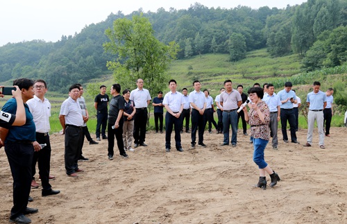 全县城乡建设用地增减挂钩暨易地搬迁拆旧复垦项目现场会召开