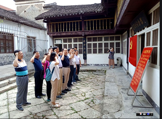 市编办参观雷天明纪念馆