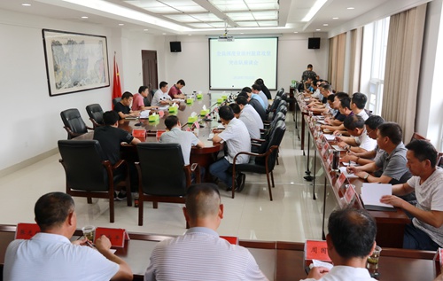 全县深度贫困村脱贫攻坚突击队座谈会召开