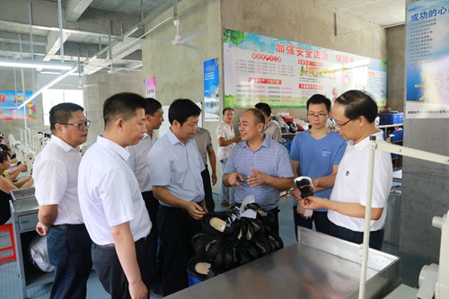 陈新武来房督导调研“河长制”和精准扶贫工作