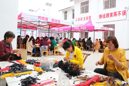 军店镇扶贫车间助民致富