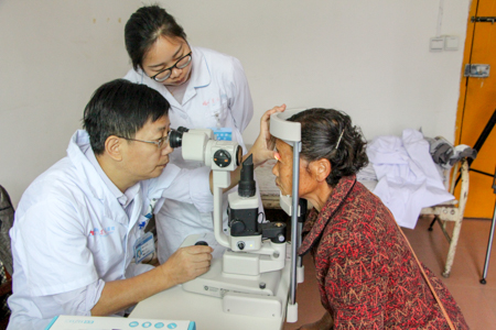 东风总医院到门古寺镇开展眼健康义诊活动