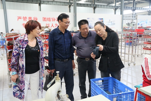 方建卿率调研组来房调研精准扶贫、工会工作